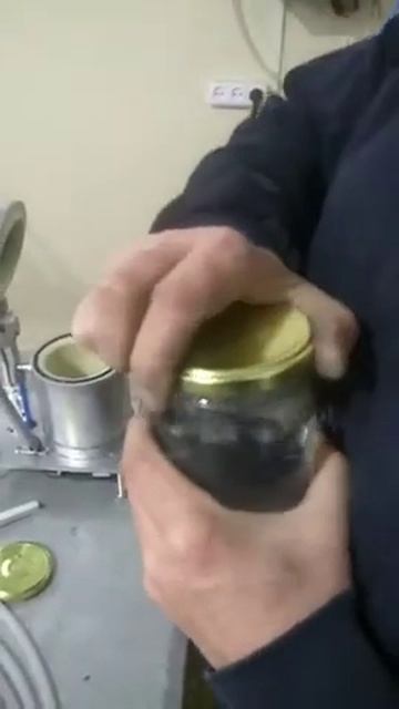 Видео 001 Самодельная машина укупорочная для стеклянных банок, бутылок «Твист-Офф» смотреть онлайн