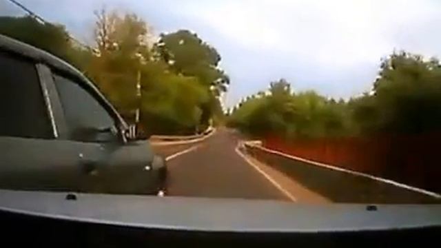 Наглый водитель сам нарвался и получил по заслугам смотреть онлайн