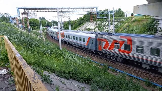 Электровоз ЭП1-218 с поездом №515Г Казань — Анапа смотреть онлайн