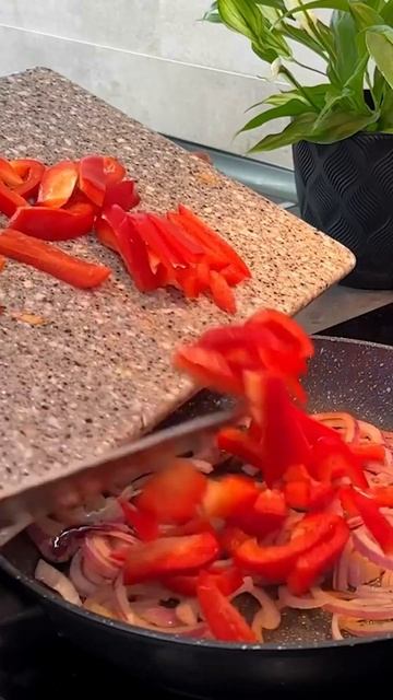 #shorts Вкуснейшие Сосиски в соусе карри. Ужин по быстрому 😋 смотреть онлайн