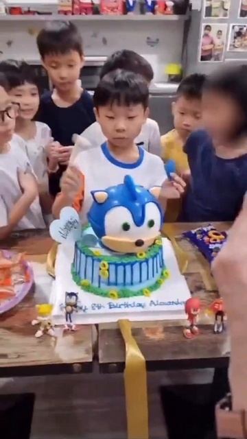 Sonic Pinata Cake смотреть онлайн
