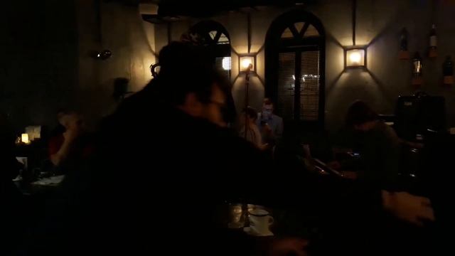 Уютный вечер джаза и иностранных языков в баре "Сода" смотреть онлайн