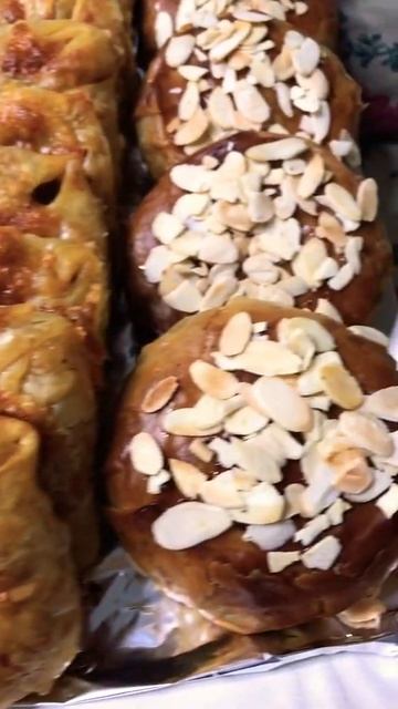 Bastila di pollo e mandorle e mesmen con carne macinato e bastila di frutta di mare e pêche смотреть онлайн