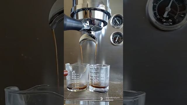 How to make Latteart stack tulip design using Milesto Em-30 espresso machine смотреть онлайн