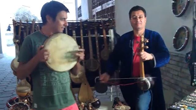 Playing the Kemenche\ Игра на кеманче. Bukhara\ Бухара смотреть онлайн
