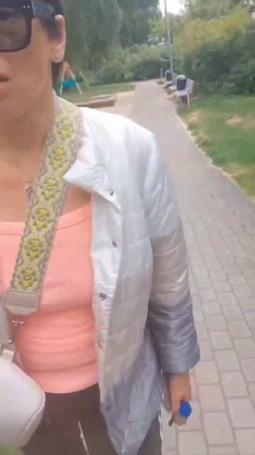 российскую старуху не устроил латышский язык в Риге #новости #россия #рига #латынина смотреть онлайн