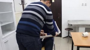 Наложение лестничной шины Крамера на предплечье