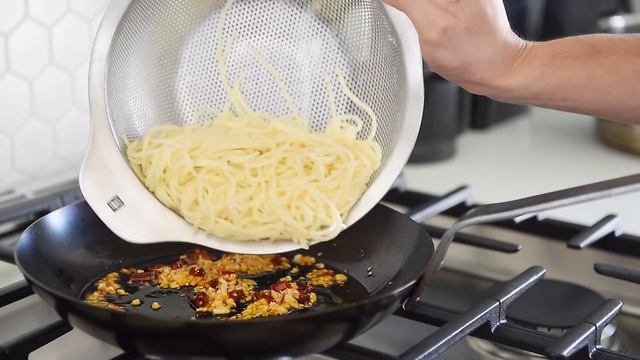 Garlic Chili Noodles Recipe | Spicy Spaghetti Stir Fry! смотреть онлайн