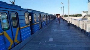 🇺🇦Киев. Состав из вагонов типа Ема-502/Еж на станции «Днепр» // 10 июня 2018 года.