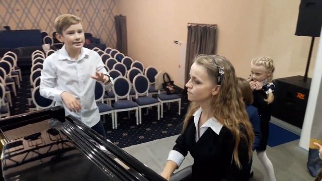 Школа вокала Ксении Семеновой "Sunrise-music"-День учитетля смотреть онлайн