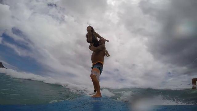 Tandem Surfing in Hawaii with Bear Woznick short смотреть онлайн