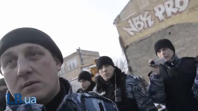 LB.ua: Сотрудник Беркута отказывается представиться смотреть онлайн