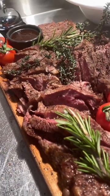Meat. #chef #kitchen #restaurant #meat #steak смотреть онлайн