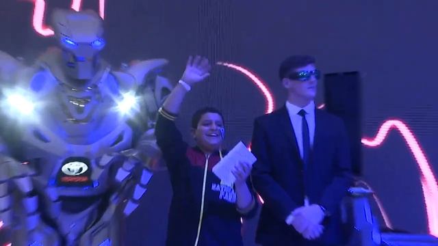Titan the Robot at the Saudi Motor Show смотреть онлайн