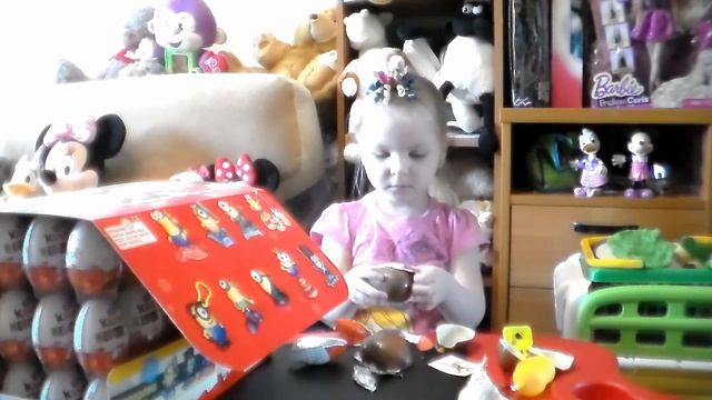 Миньоны смотреть онлайн распаковку Kinder сюрприз игрушки из Гадкий Я 2 Minions. Выпуск 2 смотреть онлайн