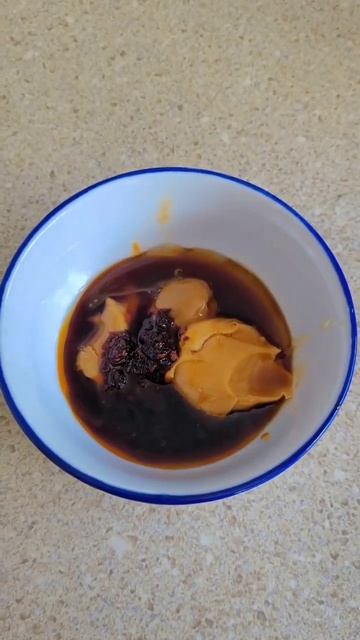 📍WARNING: HIGH CALORIES, BUT TRY THIS CHILLI GARLIC PEANUT BUTTER UDON 🍜 #shorts #cooking #noodles смотреть онлайн