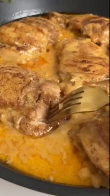 Нежнейшая курочка в сметанном соусе #foodshorts смотреть онлайн