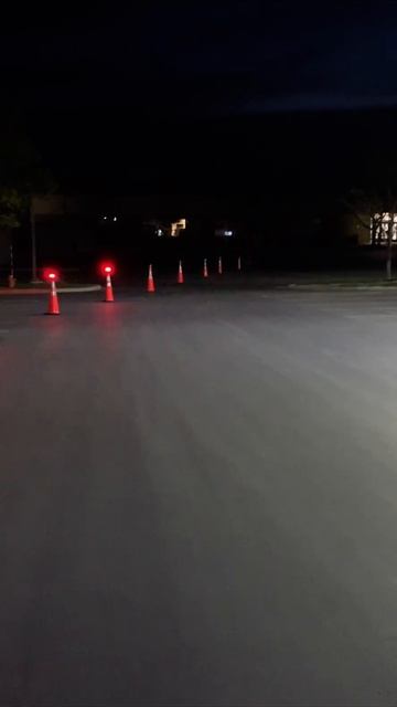 CTA Traffic cones with red/white iZonus Pro Series lights смотреть онлайн