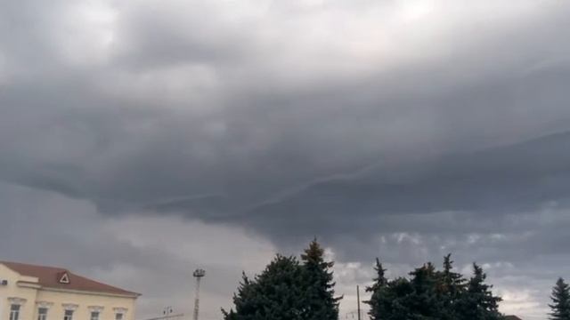 Красивые тучи, будет дождь. смотреть онлайн