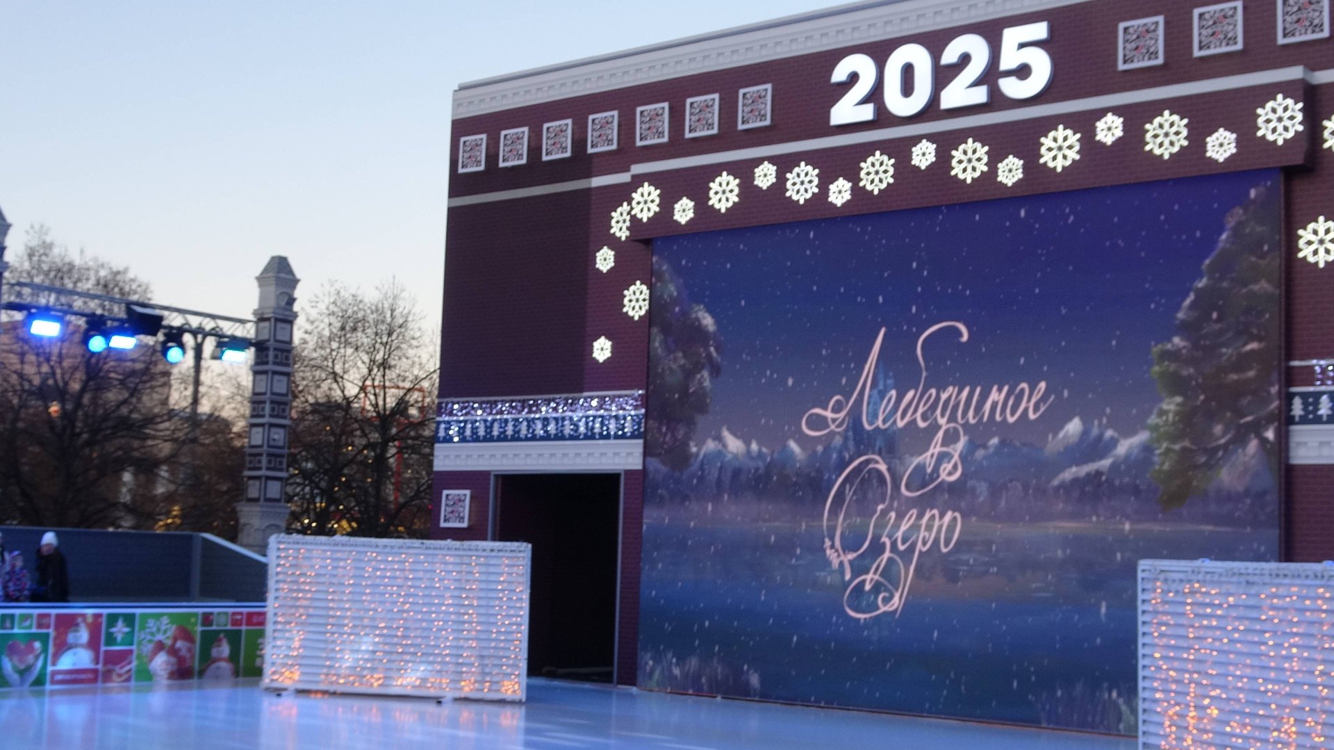 Кот в Лебединое Озеро(Зима в Москве,Ледовые Шоу,Площадь Революции,03.01.2025) смотреть онлайн