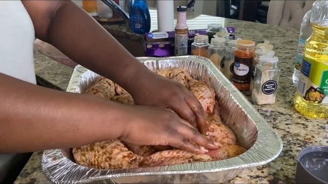 SMOTHERED TURKEY WINGS. SOUL-FOOD SUNDAY смотреть онлайн