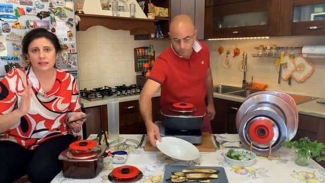 Spaghetti con le vongole e melanzane grigliate смотреть онлайн