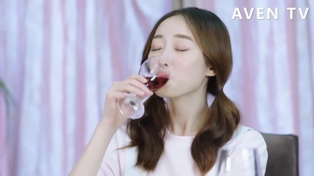 總裁費盡口舌都拿不下客戶，怎料灰姑娘講了一個故事立馬簽約，總裁瞬間愛上！ смотреть онлайн