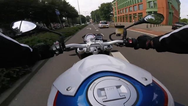 BMW S1000r смотреть онлайн