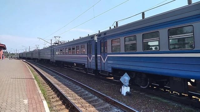 🇧🇾 Электропоезд ЭР9Е-596 на станции «Беларусь» (Заславль) // 25 июля 2020 года. смотреть онлайн