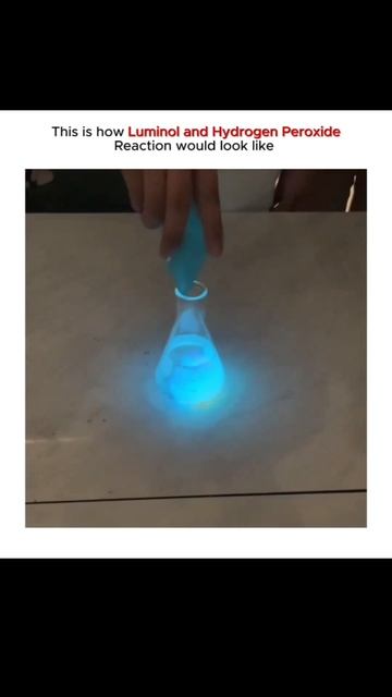 LUMINOL & HYDROGEN PEROXIDE REACTION #chemicalreaction #chemical_locha #physicsonline смотреть онлайн