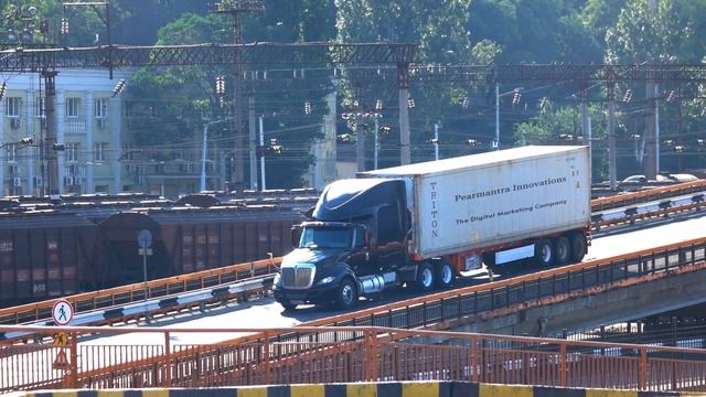 Truck Advertising- Advertise your business on our AI Truck. смотреть онлайн