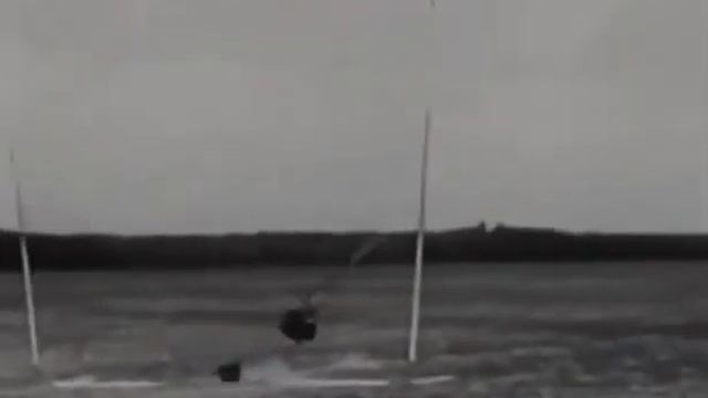 Захватил по пути 🙀Интересно, какое ускорение чувствует он в этот момент? 🚀 смотреть онлайн