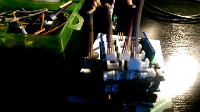 Arduino, bewegingssensor met buzzer смотреть онлайн