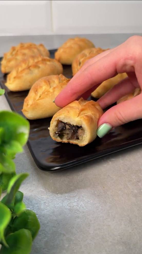 Мини-пирожки с картофелем и грибами