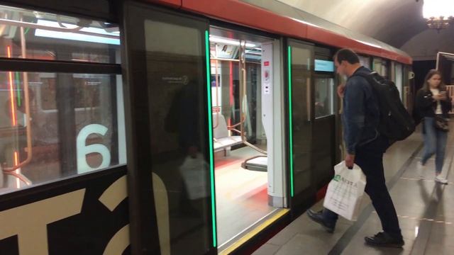 Вагон метро "Москва 2020" станция Проспект Мира (кольцевая). смотреть онлайн