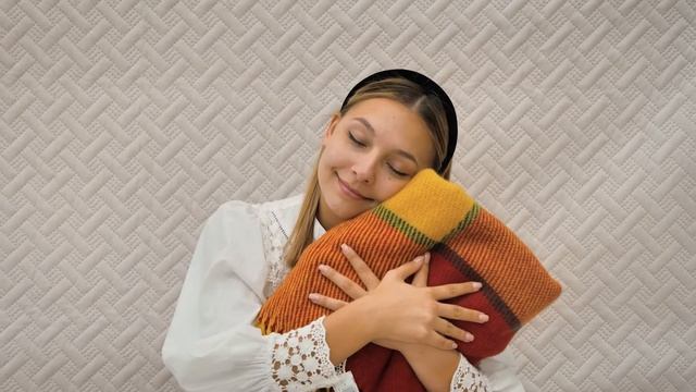 МЫ ЛЮБИМ ВСЕ ОБНИМАТЬ... НО ОСОБЕННО смотреть онлайн
