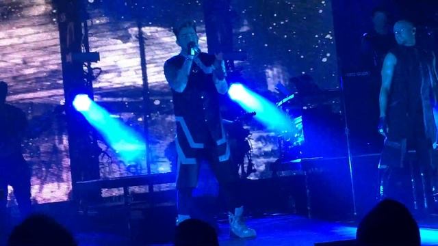 Adam Lambert - Ghost town, NYC 03/04/16 смотреть онлайн