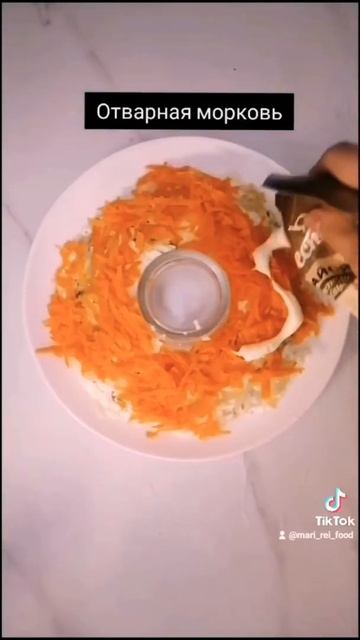 Салат "Новогодний венок" из куриной печени #shorts смотреть онлайн