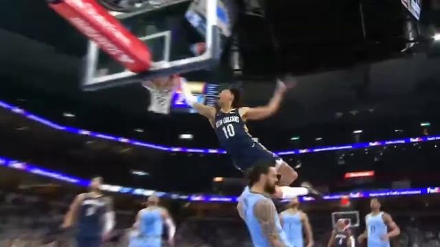 Jaxson Hayes puts Steven Adams on the ground with a poster dunk plus the foul. смотреть онлайн