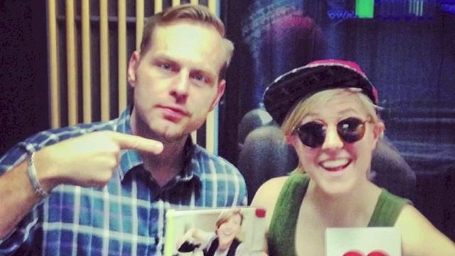 Hannah Hart Interview with All Out Show смотреть онлайн