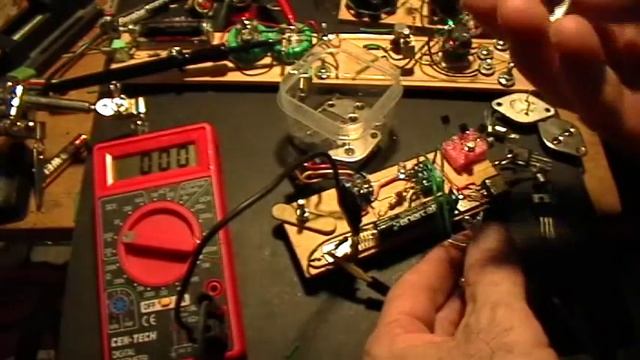 Joule Thief: Practical Application: Simple NPN Transistor Checker смотреть онлайн