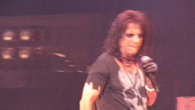 Alice Cooper - Nita Strauss Solo & Poison May 2 2016 Nashville смотреть онлайн