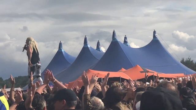 Dee Snider (Twisted Sister) - I Wanna Rock - Live @ Bloodstock Festival 2019 смотреть онлайн