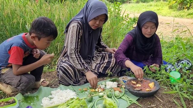 Beuh.. Nikmatnya Gak Ada Lawan.. Habis Cape NgaGEUBUG, Botram di SAWAH смотреть онлайн