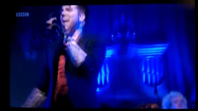 Queen + Adam Lambert - New Year's Eve 2015 - London - "We are the Champions" смотреть онлайн