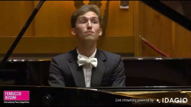 Valentin Malinin – Scriabin Valse, op 38 смотреть онлайн