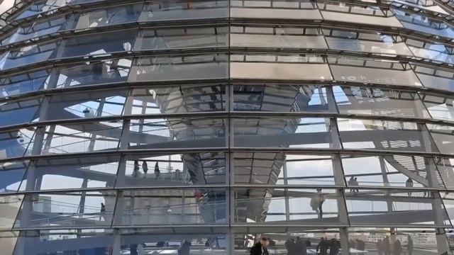 Подорож фінансовим лабіринтом смотреть онлайн