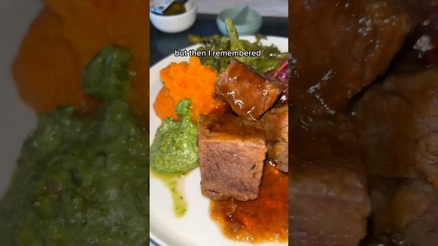 Everything I Ate in Business Class with Etihad Airways - Food Vlog смотреть онлайн