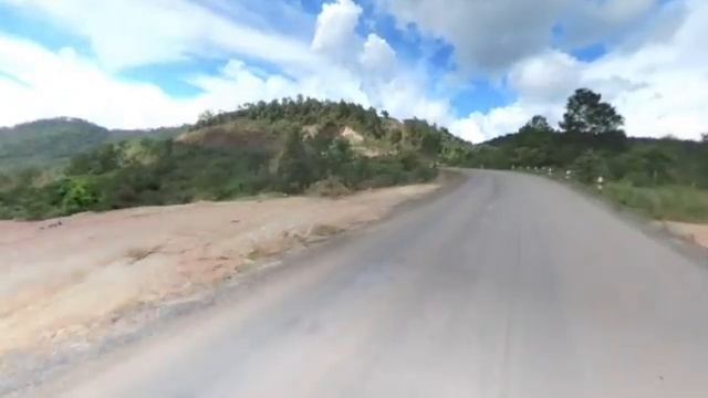 360° Взгляд на Горы Лаоса: Путешествие в Невероятные Пейзажи смотреть онлайн