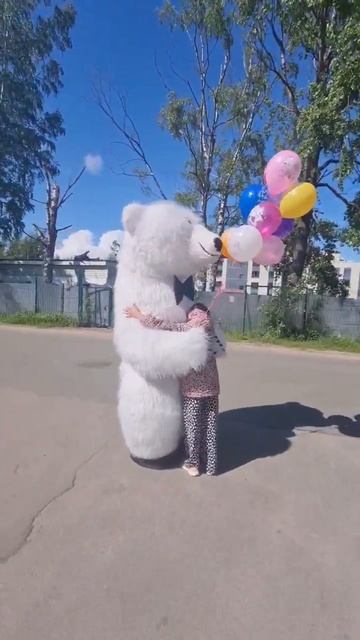 🥰Девочка Очень Обрадовалась Появлению Белого Мишки🥰#shorts #белыймишка #мишкаизтиктока#аниматоры#sp смотреть онлайн